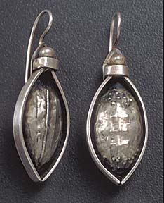 [earrings]